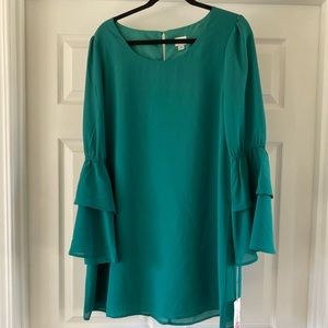 Gorgeous emerald green dress with tags on